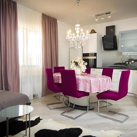 Villa J&J Apartments Residence With Swimming Pool Подстрана Экстерьер фото